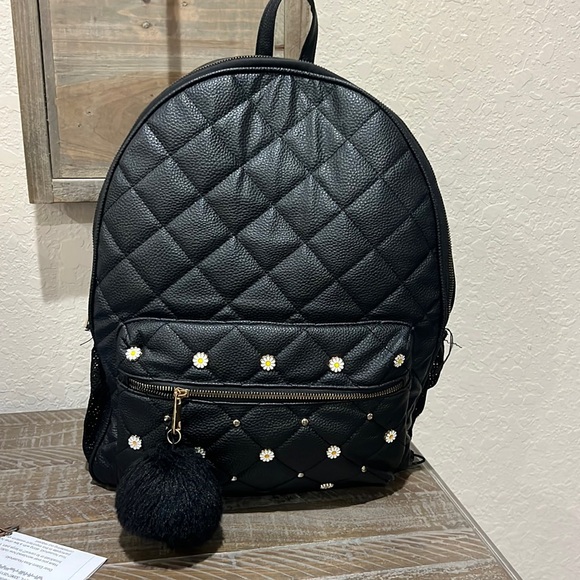 Large backpack call Ted to big pockets on the side with some flaws - Picture 1 of 10